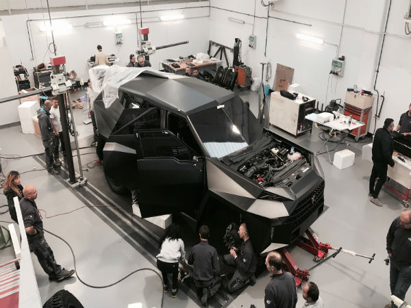 కారు తయారీ సిబ్బంది: