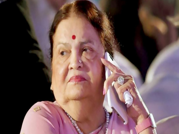  తల్లి కోకిలాబెన్ అంబానీ