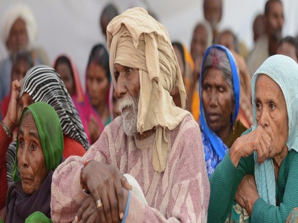 అర్హులు అర్హులు