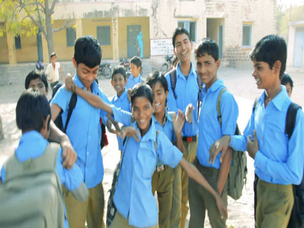 ప్రైవేటు,ప్రభుత్వ స్కూళ్ల నిష్పత్తి: