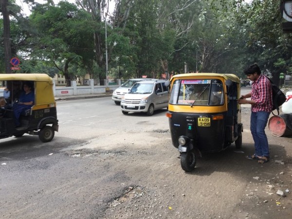  సంతోషంగా 