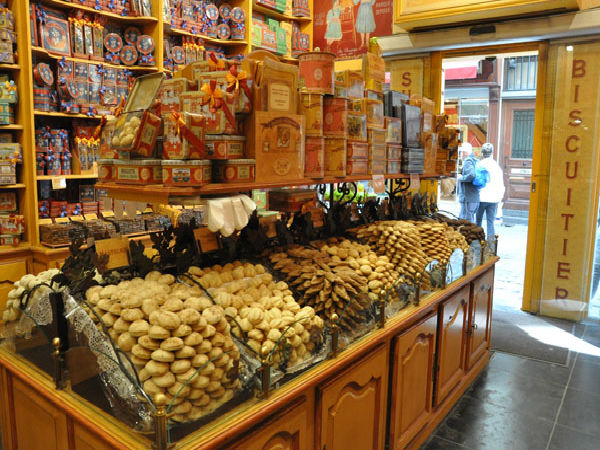 15. బిస్కట్ మేకింగ్: