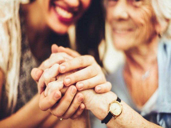 పెద్దవారు ఉన్నప్పుడే