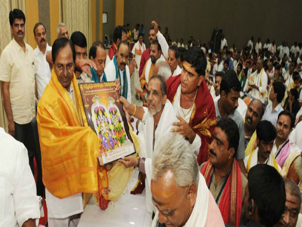 అర్చకుల పదవీ విరమణ :