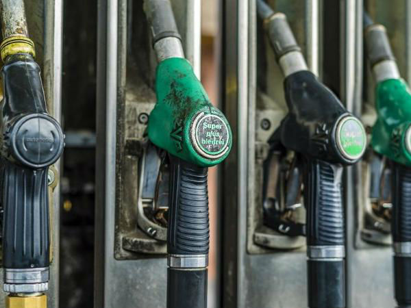 పెరిగిన పెట్రోల్ ధరలు ఈవిదంగా ఉన్నాయి.ధరలు పరిశీలించండి. పెరిగిన పెట్రోల్ ధరలు ఈవిదంగా ఉన్నాయి.ధరలు పరిశీలించండి.