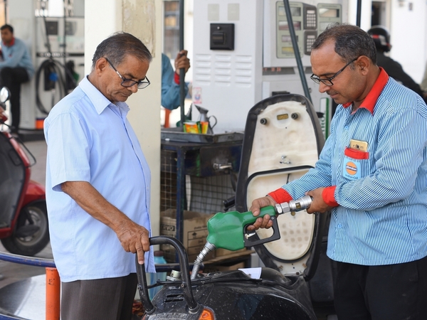 వరుసగా 11 వ రోజు పెరిగిన పెట్రోల్,డీజిల్ ధరలు. వరుసగా 11 వ రోజు పెరిగిన పెట్రోల్,డీజిల్ ధరలు.