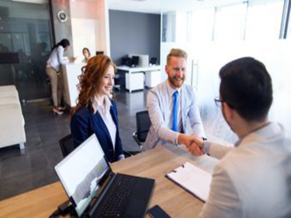  బ్రాంచ్ మేనేజర్‌ని