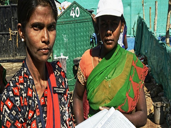  మహిళలతో