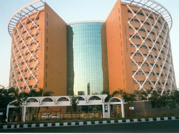 హై టెక్ సిటీలో హై టెక్ సిటీలో