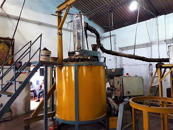 ఇంతకీ ఈ ప్లాస్టిక్ చమురు ఎలా తయారు చేస్తారు అని అంకుంటున్నారా? ఇంతకీ ఈ ప్లాస్టిక్ చమురు ఎలా తయారు చేస్తారు అని అంకుంటున్నారా?