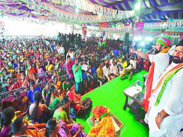 కాంగ్రెస్‌ మహిళా గర్జన