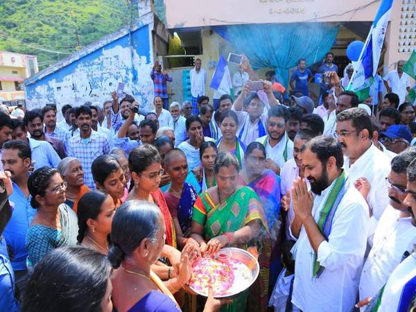 800 కుటుంబాలు