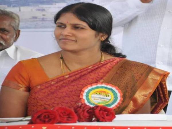  మేయర్ గంగాంబిక: