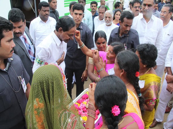 మహిళలకి: