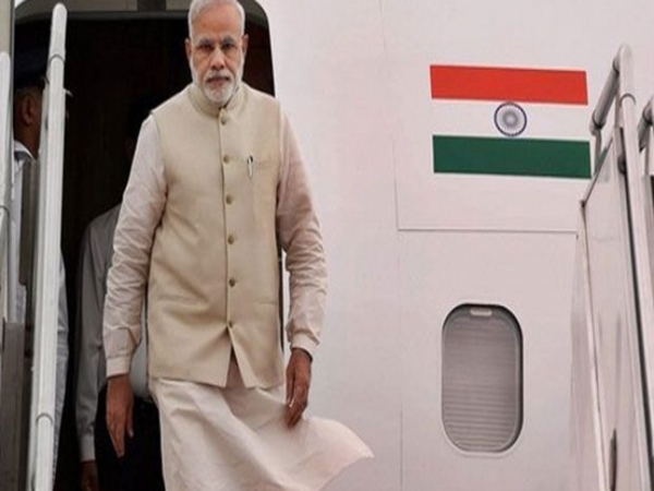 విదేశీ పర్యటనలు: