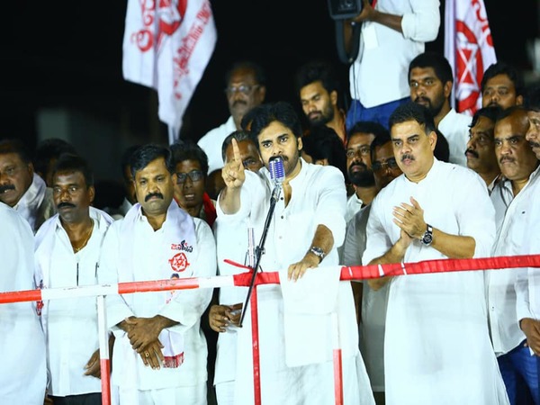 ఊరుఊర తిరిగి: