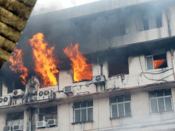 ముంబైలోని: