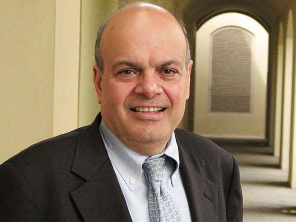 బఫెట్ వారసుడి రేసులో ఇండియన్ అజిత్ జైన్