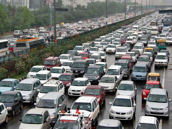 ఉత్పత్తిలో కోత పెడుతున్న కంపెనీలు