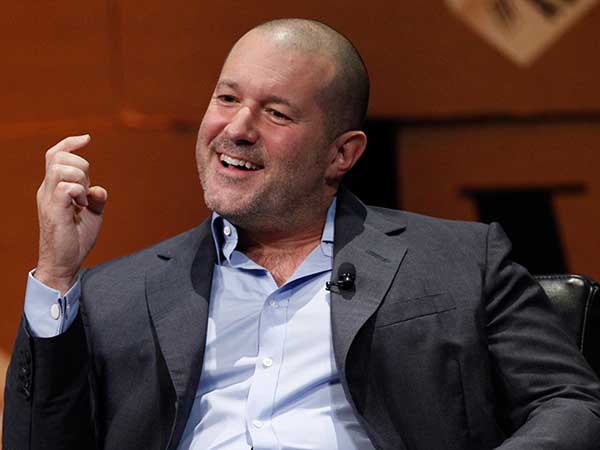 1992లో కంపెనీలో చేరిన జాన్ ఐవ్