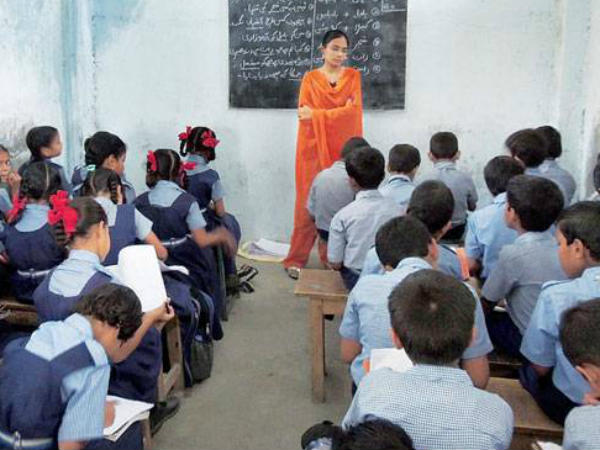 తల్లి చేతికి రూ.15వేలు