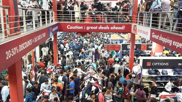 90 నగరాలూ ... 300 స్టోర్లు...