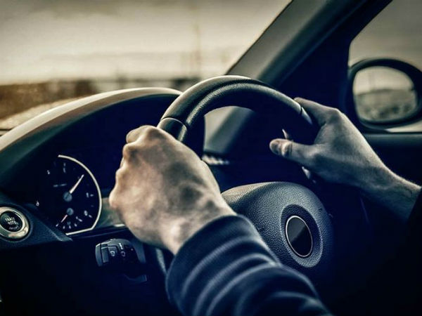 డ్రైవింగ్ లైసెన్స్‌కు ఆధార్ తప్పనిసరి కాదు