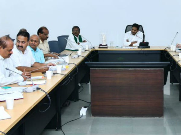  రూ.18,000 కోట్ల పెండింగ్ బిల్లులు