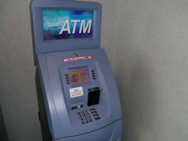 అర్ధరాత్రి నుంచి తెల్లవారుజాము వరకు... అర్ధరాత్రి నుంచి తెల్లవారుజాము వరకు...