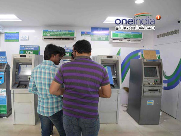 అలా డబ్బులు కాజేస్తున్నారు.... అలా డబ్బులు కాజేస్తున్నారు....