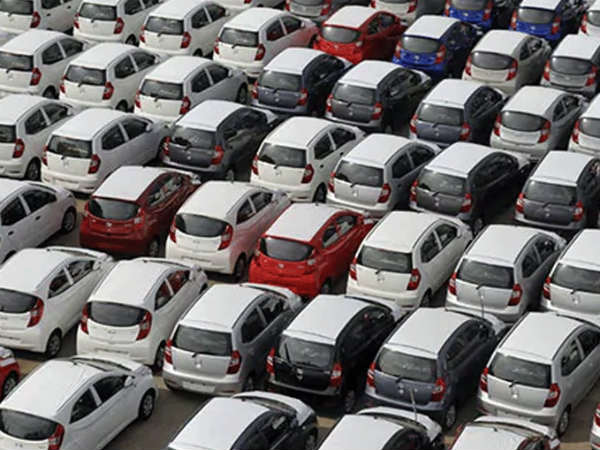 పేరుకుపోతున్న వాహనాలు