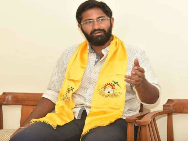 శ్రీభరత్ పైన....