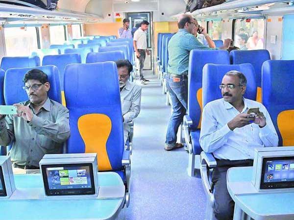 విమానం కంటే మిన్న... 72 మందికి ఓ టాయిలెట్...