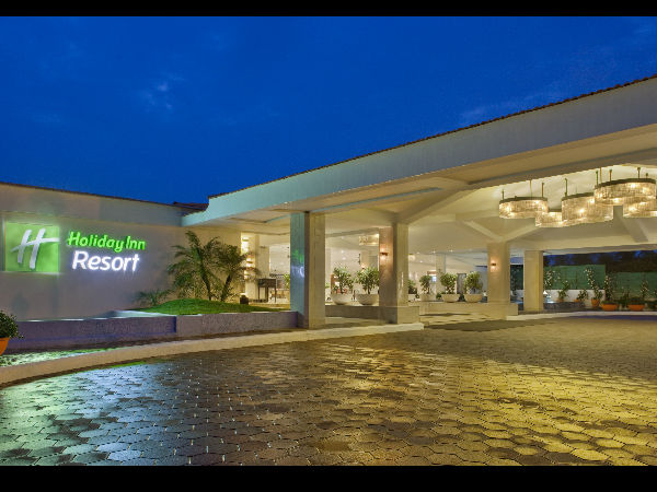 హోటల్స్‌కు 18 శాతం నుంచి 5 శాతానికి తగ్గించాలి