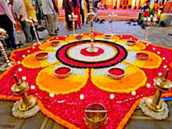 భక్తి శ్రద్ధలతో లక్ష్మీపూజ...