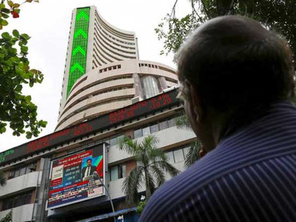 Market Update: Sensex, Nifty pare gains Market Update: Sensex, Nifty pare gains
