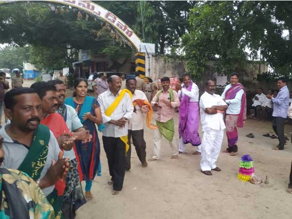 2500 బస్సులు అద్దెకు