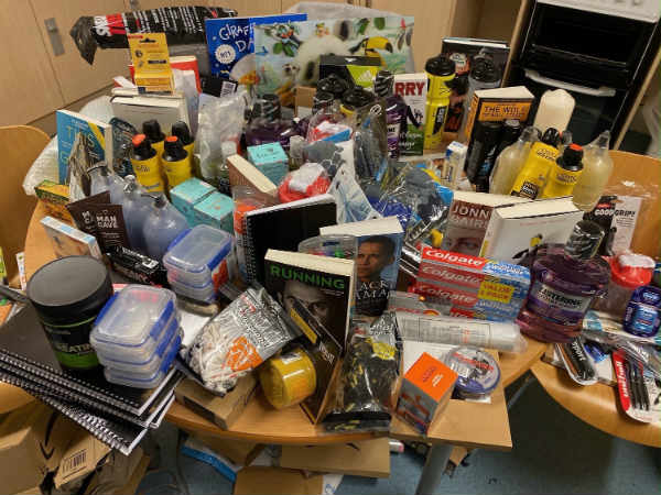 చిన్న లొసుగుతో విద్యార్థుల కొనుగోళ్లు..