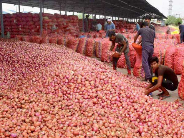 లక్ష టన్నుల ఉల్లి దిగుమతికి నిర్ణయం