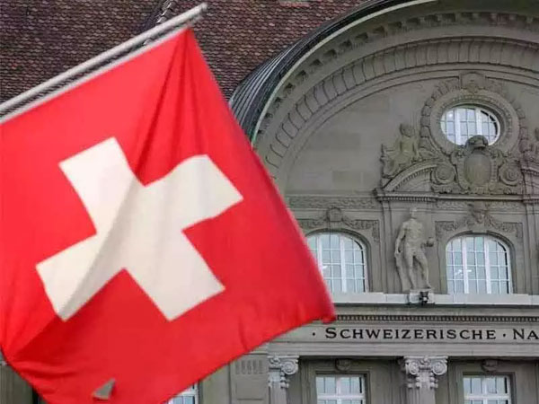 దంపతులకు నోటీసులు