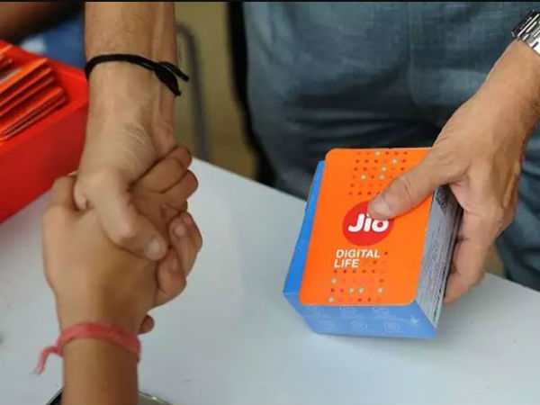 2 కోట్ల యూజర్లే లక్ష్యంగా జియో...