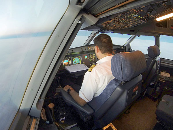 వేధిస్తోన్న పైలెట్ల కొరత...