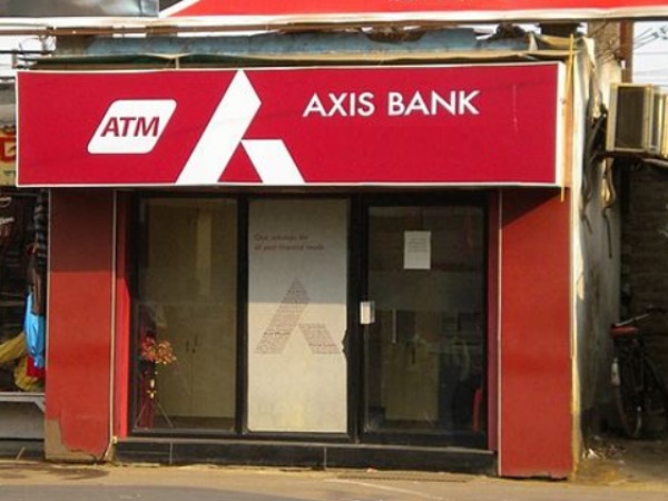 త్రీ ఇన్ వన్ కార్డు తెచ్చిన తొలి ప్రయివేటు బ్యాంకు