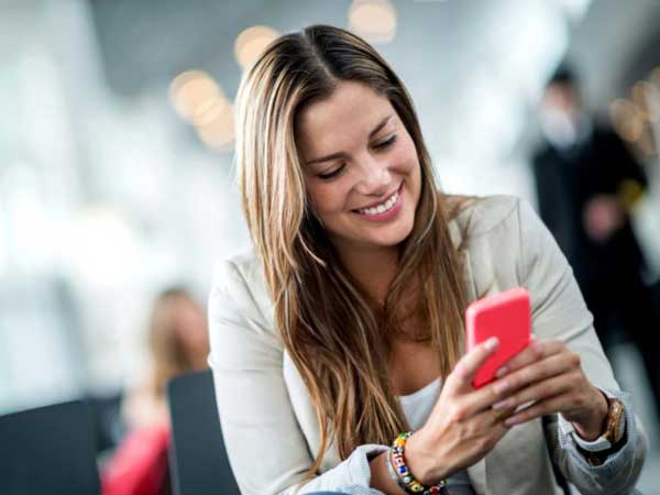 మనుషులతో గడిపితేనే సంతోషం...