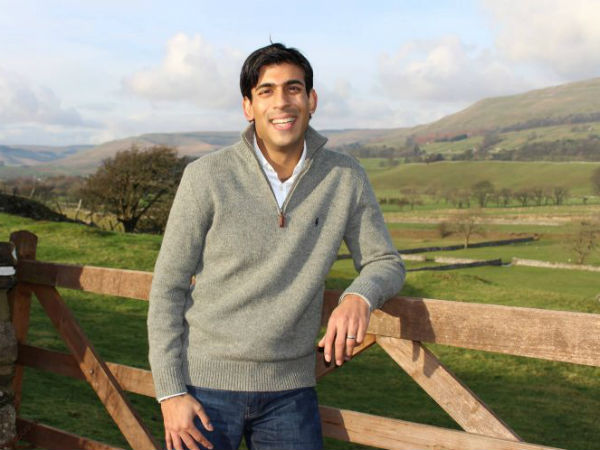 మూర్తి అల్లుడు.. భగవద్గీతపై ప్రమాణం చేసి... మూర్తి అల్లుడు.. భగవద్గీతపై ప్రమాణం చేసి...