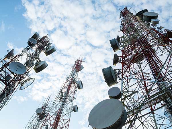 సంక్షోభంలో ఉన్న టెలికం రంగానికి ఊరట