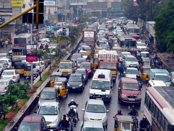 బెంగళూరును వెనక్కి నెట్టిన హైదరాబాద్