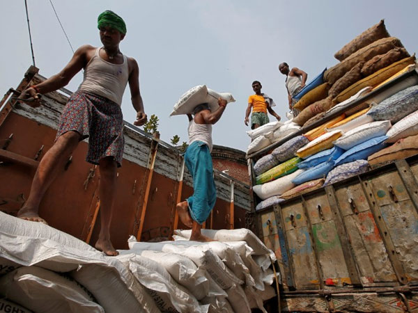 చక్కెర కొనుగోళ్లు పెంచాలని నిర్ణయం