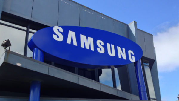 100 మంది ఉద్యోగులు, ఇద్దరు టాప్ ఆఫీసర్లు