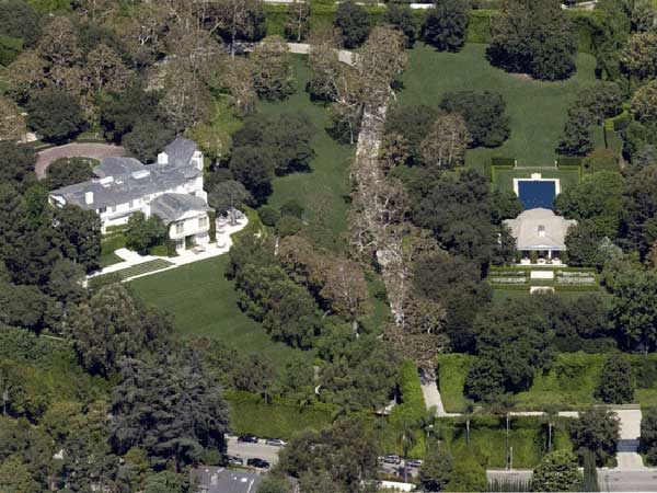 వార్నర్ బ్రదర్స్ నుండి..